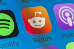 reddit icon on smartphone